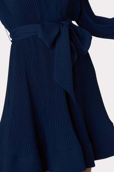 Veeca beautiful Navy Dress outlet with Pleats